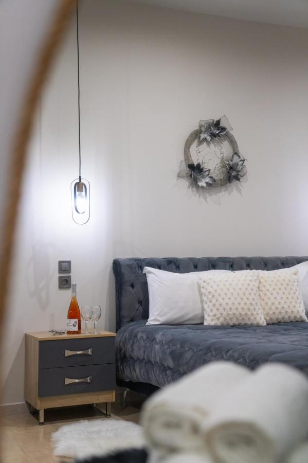 Guesthouse Aelia Káto Loutrákion Eksteriør billede